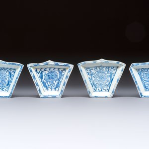 A varied collection of 18 Chinese famille rose, blue and white wares, 18/19th C. — photo 12