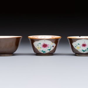 A varied collection of 18 Chinese famille rose, blue and white wares, 18/19th C. — photo 22