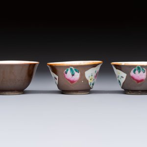 A varied collection of 18 Chinese famille rose, blue and white wares, 18/19th C. — photo 23