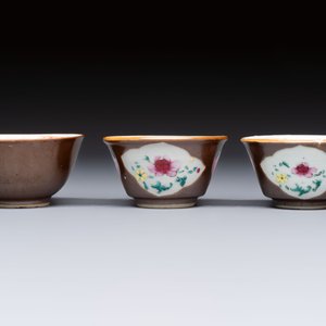 A varied collection of 18 Chinese famille rose, blue and white wares, 18/19th C. — photo 24