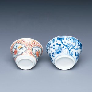 A varied collection of 18 pieces Chinese blue and white and famille rose porcelain, Kangxi/Yongzheng — photo 11