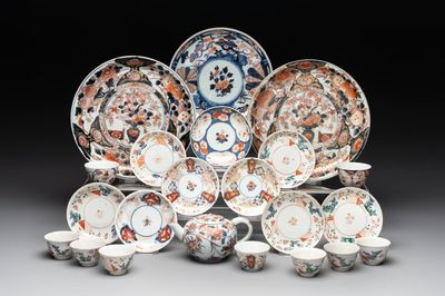A varied collection of 22 Japanese Imari wares, 17/19th C.