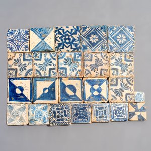 A varied collection of 23 blue and white tiles, Spain and Portugal, 15/17th C. — photo 1