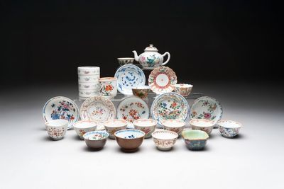 A varied collection of 24 Chinese porcelain wares, Kangxi and later