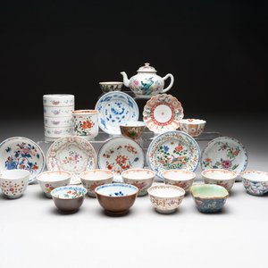 A varied collection of 24 Chinese porcelain wares, Kangxi and later — foto 1