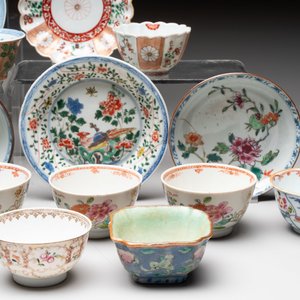 A varied collection of 24 Chinese porcelain wares, Kangxi and later — foto 7