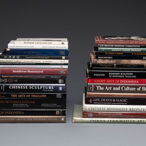 A varied collection of 33 art reference books mainly on Chinese, Southeast Asian and Indian art history — photo 1