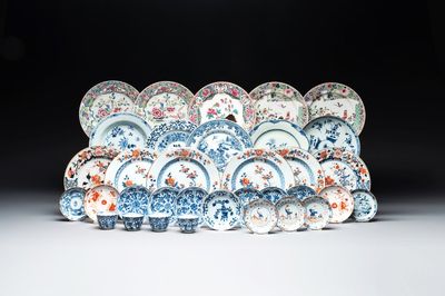 A varied collection of 34 pieces of Chinese porcelain, Kangxi and later