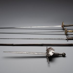 A varied collection of 4 European swords and a walking stick-blade, 17/19th C. — 照片 1