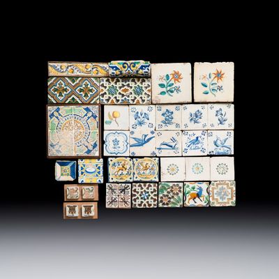 A varied collection of 42 Spanish and Portuguese tiles, 15/20th C.