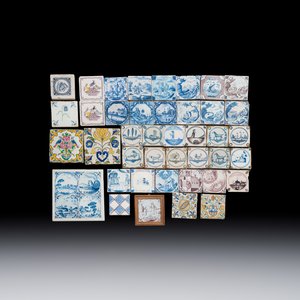 A varied collection of 44 blue, white and polychrome Dutch, French and Persian tiles — foto 1