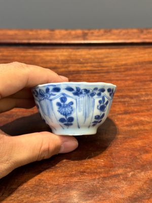 A varied collection of 45 pieces Chinese porcelain, Kangxi and later — photo 77