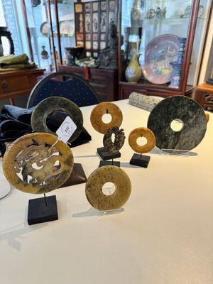 A varied collection of 'bi' discs and jade pendants, China, 1st C. B.C. and earlier — photo 3