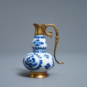 A varied collection of blue and white Chinese and Japanese porcelain, Ming and later — photo 12