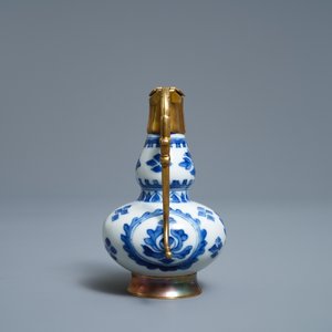 A varied collection of blue and white Chinese and Japanese porcelain, Ming and later — photo 13