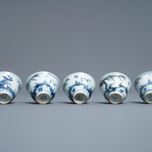 A varied collection of blue and white Chinese and Japanese porcelain, Ming and later — photo 27
