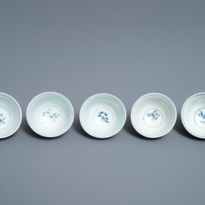 A varied collection of blue and white Chinese and Japanese porcelain, Ming and later — photo 28