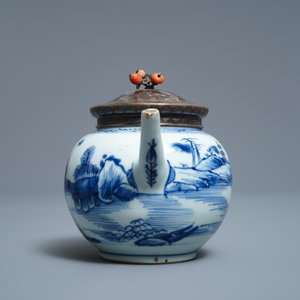 A varied collection of blue and white Chinese and Japanese porcelain, Ming and later — photo 5