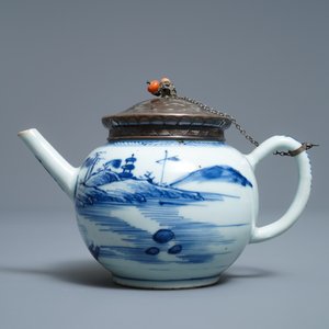 A varied collection of blue and white Chinese and Japanese porcelain, Ming and later — photo 6