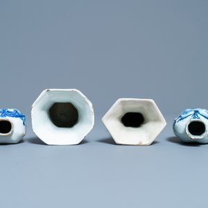 A varied collection of blue and white Dutch Delft plates and vases, 18th C. — 照片 16