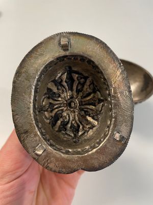 A varied collection of Chinese and Japanese eating set trousses, a Tibetan 'kapala' and two daggers, 18/19th C. — photo 14