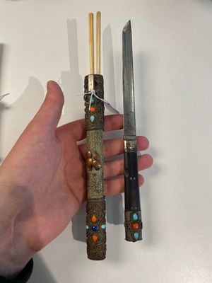 A varied collection of Chinese and Japanese eating set trousses, a Tibetan 'kapala' and two daggers, 18/19th C. — photo 5