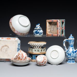 A varied collection of Chinese and Japanese porcelain, 18th C. — 照片 2