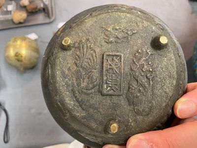 A varied collection of Chinese and Tibetan bronze, brass and wood objects, 19/20th C. — 照片 6