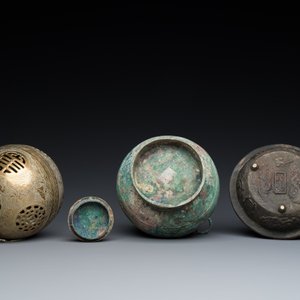 A varied collection of Chinese and Tibetan bronze, brass and wood objects, 19/20th C. — 照片 13