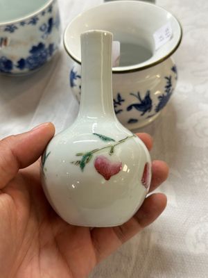 A varied collection of Chinese blue and white and famille rose porcelain, 18th C. and later — 照片 28