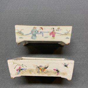 A varied collection of Chinese blue and white and famille rose porcelain, 19/20th C. — photo 33