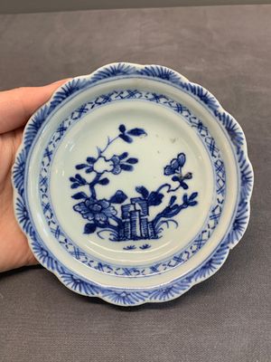A varied collection of Chinese blue and white, and famille rose tea wares, Qianlong — photo 11