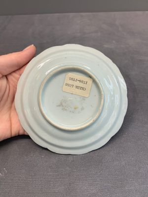A varied collection of Chinese blue and white, and famille rose tea wares, Qianlong — photo 12