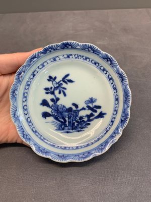 A varied collection of Chinese blue and white, and famille rose tea wares, Qianlong — photo 13