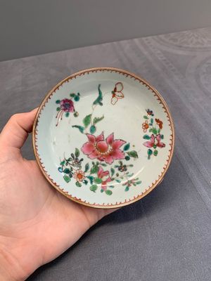 A varied collection of Chinese blue and white, and famille rose tea wares, Qianlong — photo 15