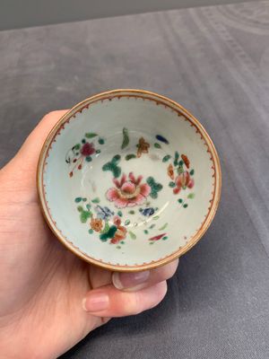 A varied collection of Chinese blue and white, and famille rose tea wares, Qianlong — photo 21
