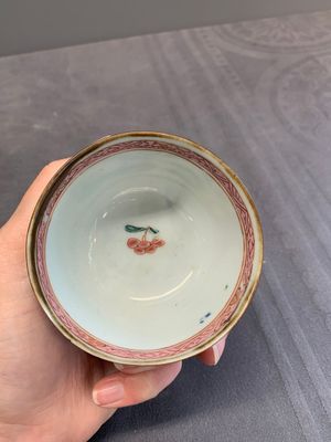A varied collection of Chinese blue and white, and famille rose tea wares, Qianlong — photo 27