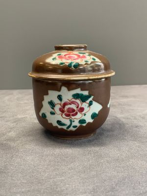 A varied collection of Chinese blue and white, and famille rose tea wares, Qianlong — photo 29