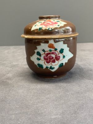 A varied collection of Chinese blue and white, and famille rose tea wares, Qianlong — photo 31
