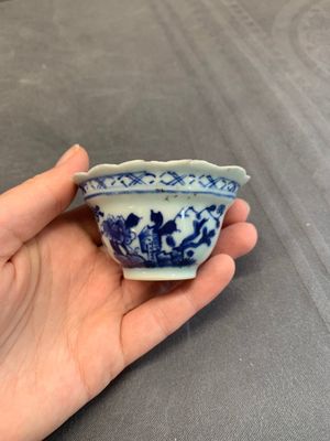 A varied collection of Chinese blue and white, and famille rose tea wares, Qianlong — photo 37
