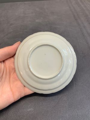 A varied collection of Chinese blue and white, and famille rose tea wares, Qianlong — photo 4