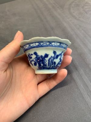 A varied collection of Chinese blue and white, and famille rose tea wares, Qianlong — photo 43