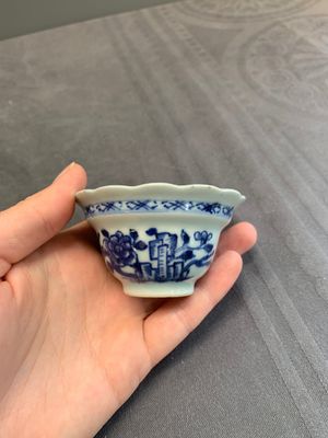 A varied collection of Chinese blue and white, and famille rose tea wares, Qianlong — photo 50