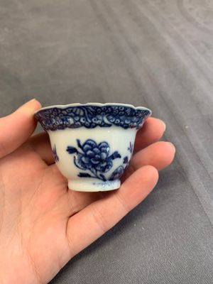 A varied collection of Chinese blue and white, and famille rose tea wares, Qianlong — photo 55