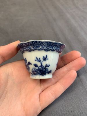 A varied collection of Chinese blue and white, and famille rose tea wares, Qianlong — photo 56