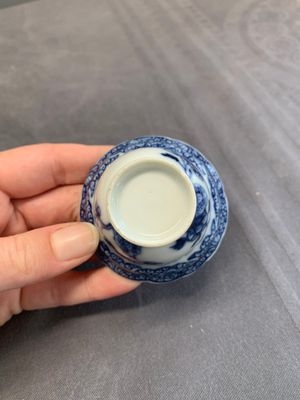 A varied collection of Chinese blue and white, and famille rose tea wares, Qianlong — photo 59