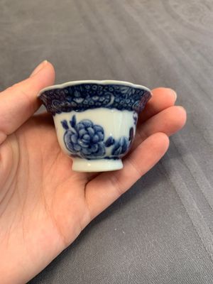 A varied collection of Chinese blue and white, and famille rose tea wares, Qianlong — photo 61