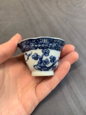 A varied collection of Chinese blue and white, and famille rose tea wares, Qianlong — photo 69