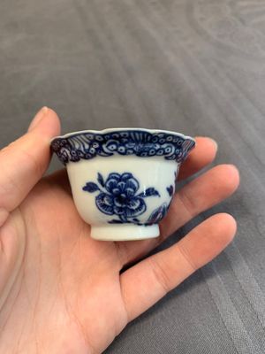 A varied collection of Chinese blue and white, and famille rose tea wares, Qianlong — photo 73