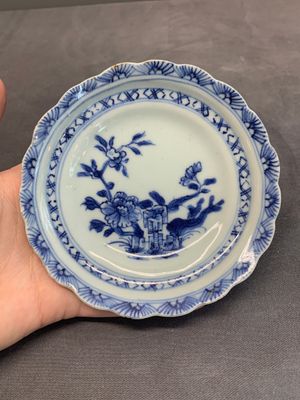 A varied collection of Chinese blue and white, and famille rose tea wares, Qianlong — photo 9